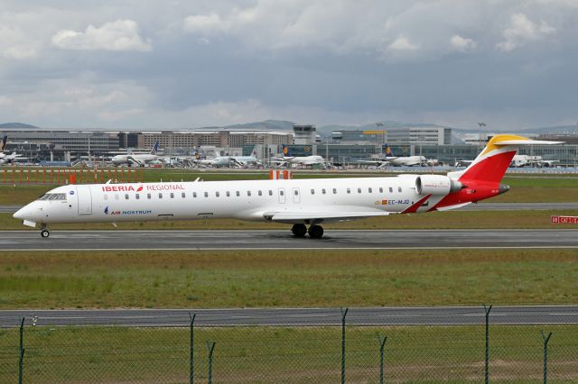 Bombardier CRJ-1000 (EC-MJQ)