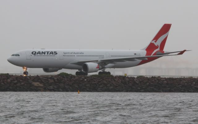 Airbus A330-300 (VH-QPC)