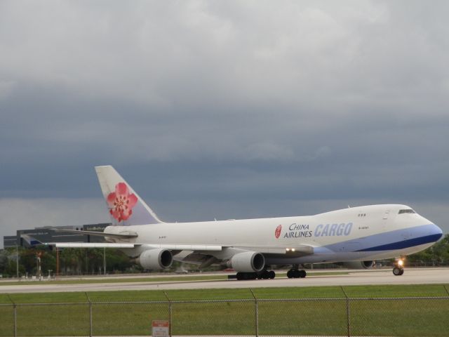 Boeing 747-400 (B-18707)