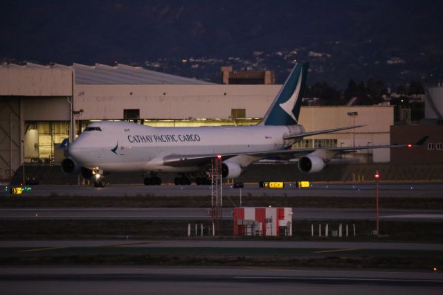 Boeing 747-400 (B-LID)