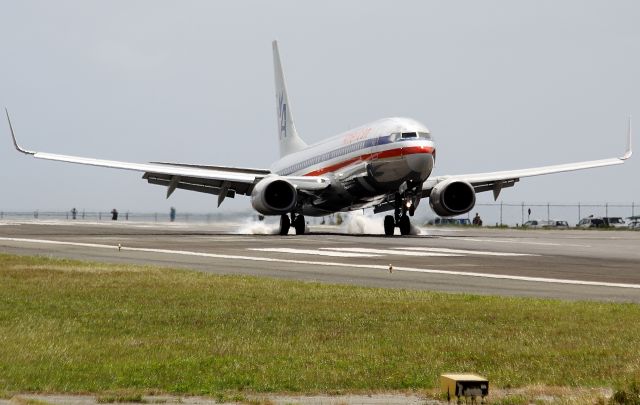 Boeing 737-800 (N928AN)