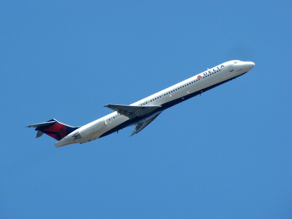 McDonnell Douglas MD-88 (N923DL)