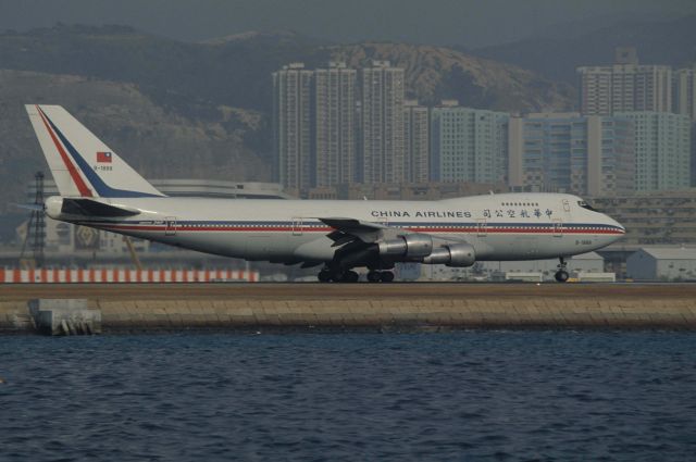 Boeing 747-200 (B-1888) - Departure at Kai-Tak Intl Airport Rwy31 on 1991/12/15