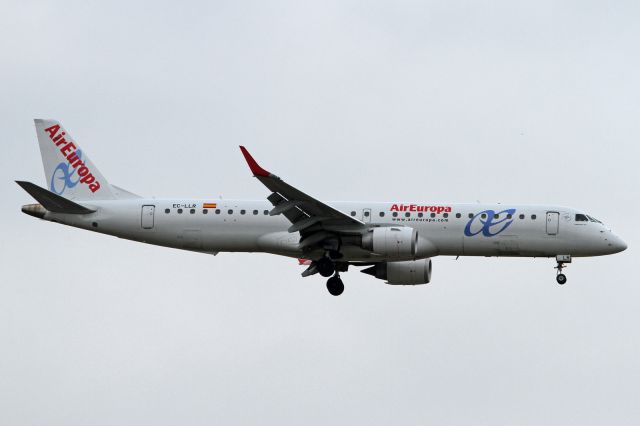 Embraer ERJ-190 (EC-LLR)