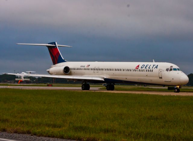 McDonnell Douglas MD-88 (N996DL)