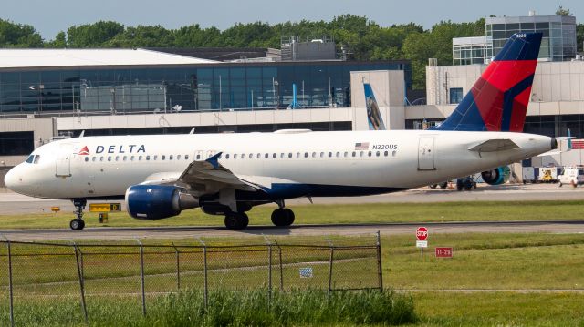 Airbus A320 (N320US)