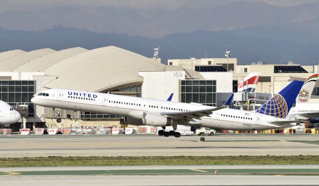 BOEING 757-300 (N57857) - Departing LAX