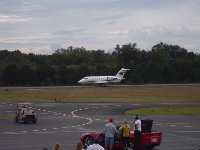 Canadair Challenger (N17TE) - Taking off runway 13 at FFC