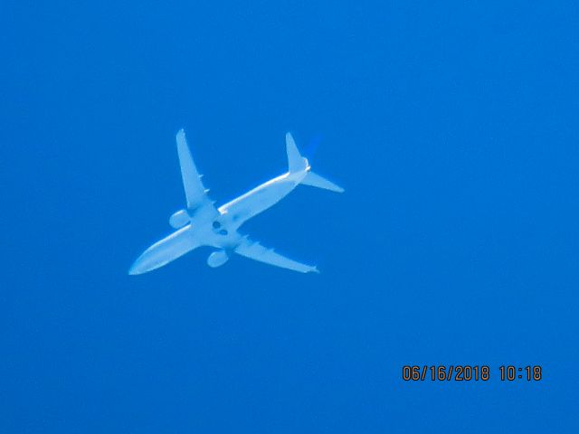 Boeing 737-800 (N76503)