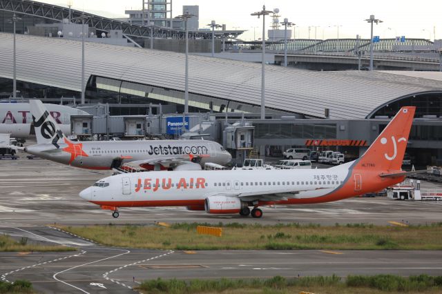 Boeing 737-800 (HL7780)