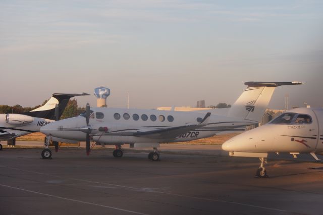 Beechcraft Super King Air 300 (N807CR)