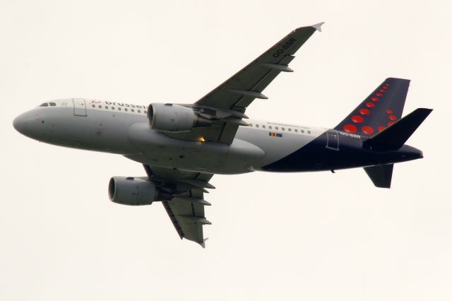 Airbus A320 (OO-SSR)