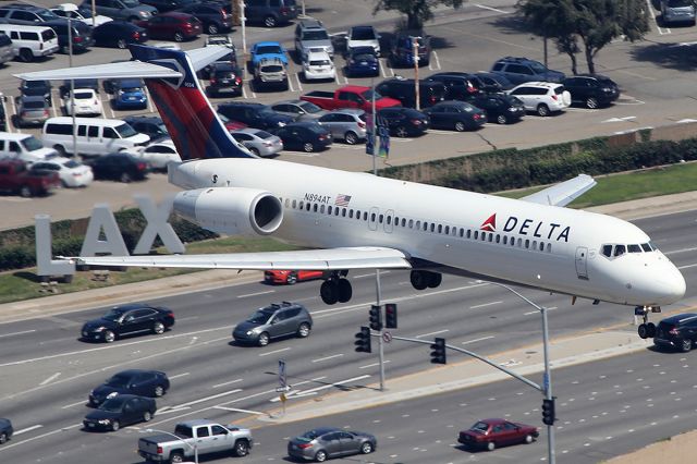 Boeing 717-200 (N894AT) - Landing. 