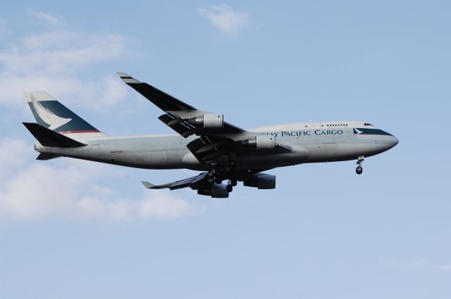 Boeing 747-400 (B-KAE) - Final Approach to NRT Airport R/W34L on 2012/04/08