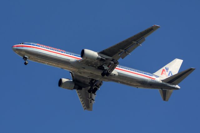 BOEING 767-300 (N363AA)