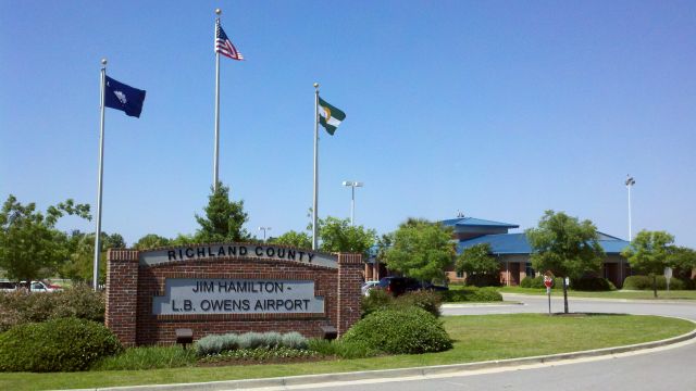 KCUB — - 5/11/12 - Nice area to picnic and view aircraft. Close to taxiway and runway. Can also see Williams Brice Stadium from picnic area. Most convenient to downtown Columbia.