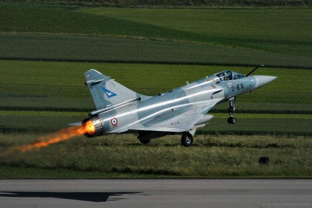 DASSAULT-BREGUET Mirage 2000 —