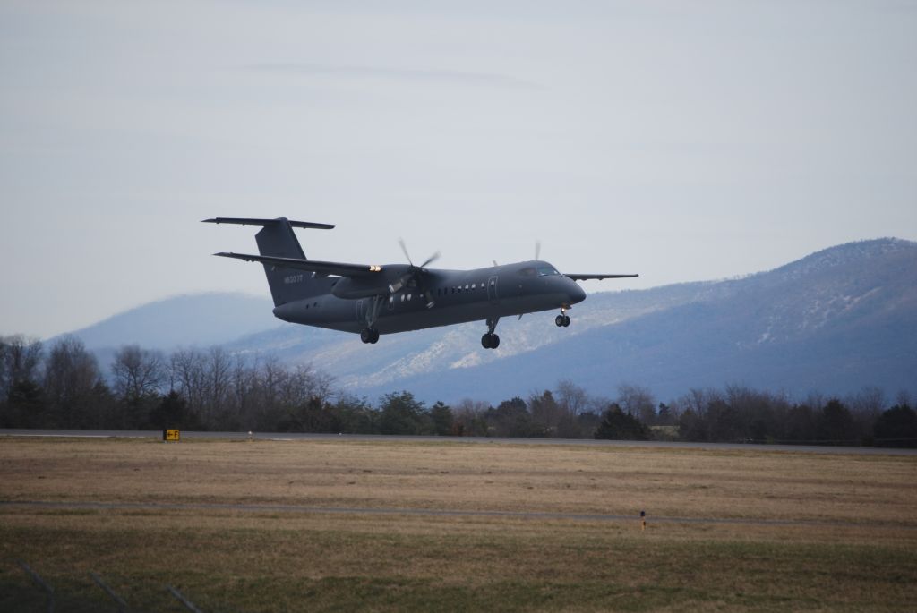 de Havilland Dash 8-300 (N8300T)