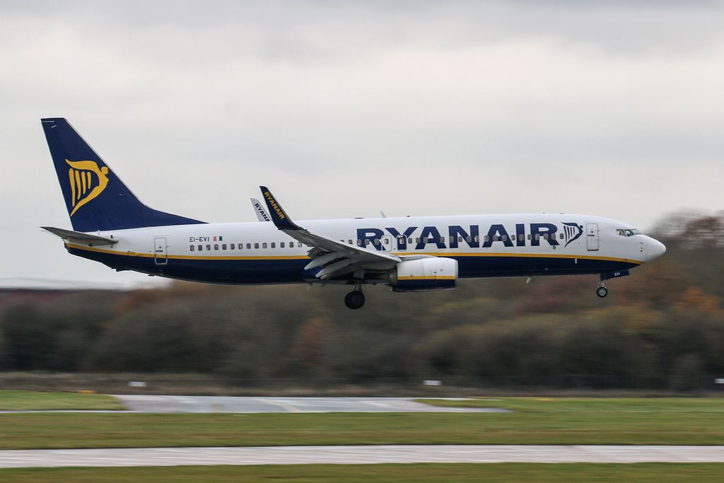 Boeing 737-800 (EI-EVI) - RYR4777 arriving after the relatively short hop from Shannon