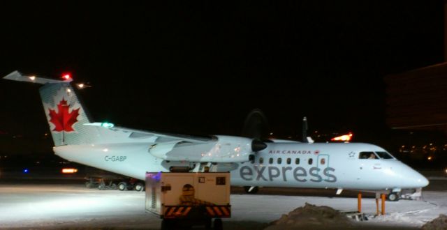 de Havilland Dash 8-400 (C-GABP) - PENTICTON REGIONAL AIRPORT CYYF CANADA - DASH 8-300