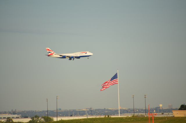 Boeing 747-200 —