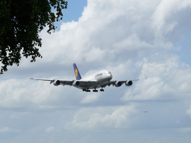 Airbus A380-800 (D-AIMA) - On short final for Rwy 09.