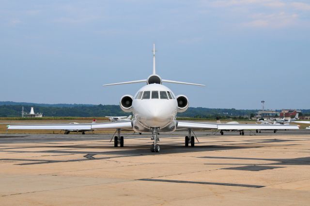 Dassault Falcon 900 (N18DF) - Seen at KFDK on 8/03/2010.      http://discussions.flightaware.com/profile.php?mode=viewprofile&u=269247