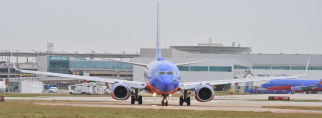 Boeing 737-700 (N7813P)