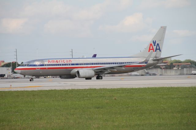 Boeing 737-800 (N957AN)