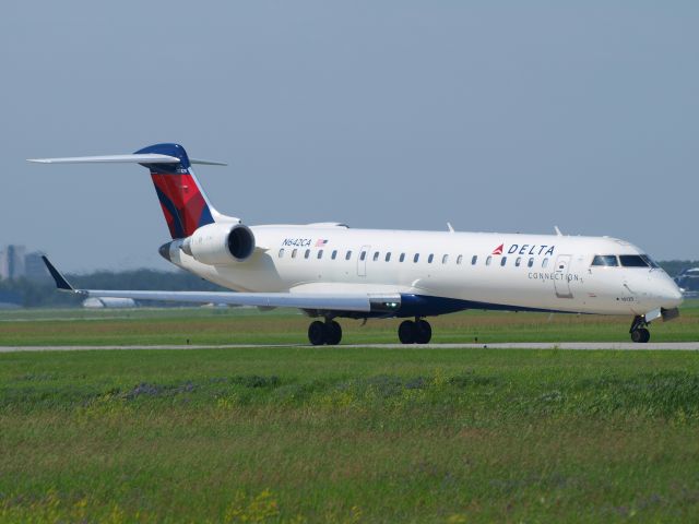 Canadair Regional Jet CRJ-700 (N642CA)