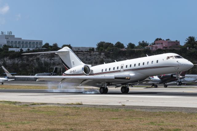 Bombardier Global 5000 (CS-GLY)