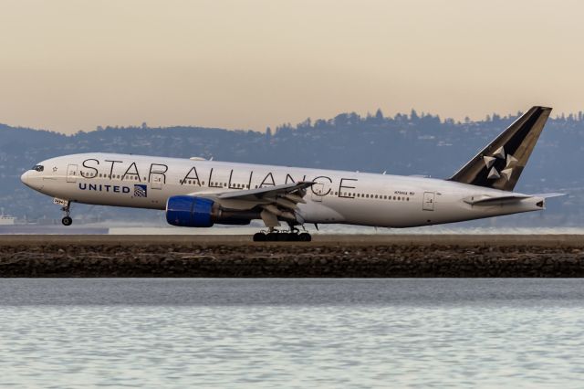 Boeing 777-200 (N794UA) - 28th January, 2024:Flight UA 949 from London Heathrow gently touching down on runway 28L at SFO. 