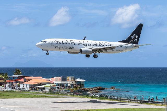 Boeing 737-800 (HP-1728CMP)