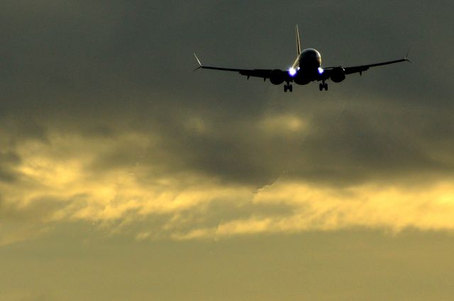 Boeing 737-700 (9H-VUR) - Vortices vs Kerosene.