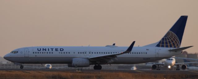 Boeing 737-700 (N64809)