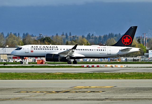 Airbus A220-300 (C-GVDQ)