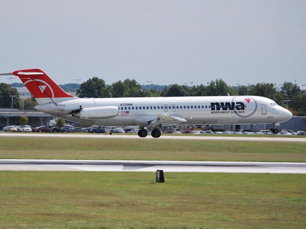 McDonnell Douglas DC-9-40 (N755NW) - Arriving runway 18C - 10/4/09