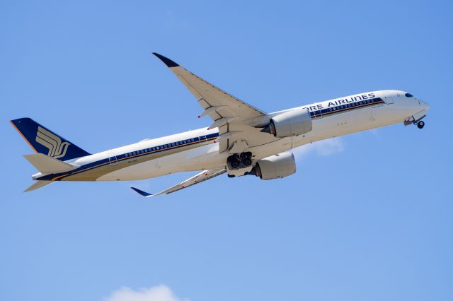 Airbus A350-900 (9V-SHE)
