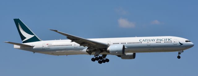 BOEING 777-300 (B-KPO) - From my rookie ORD spotting adventure on 5/7/18.  My first Cathay Pacific shot!