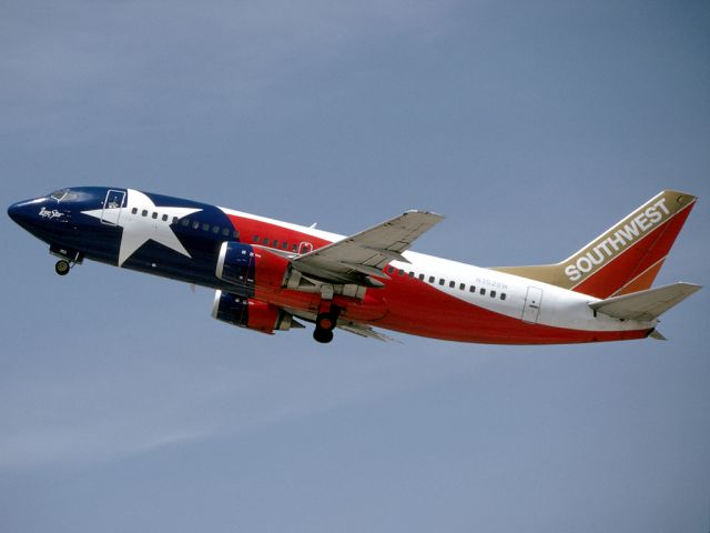 BOEING 737-300 (N352SW)