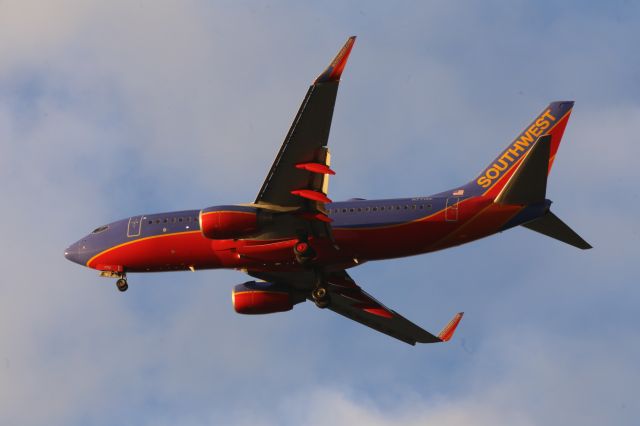 Boeing 737-700 (N7715E)