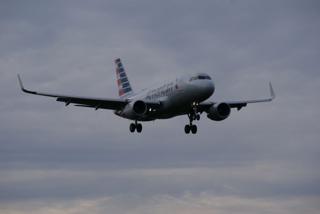 Airbus A319 (N9016)