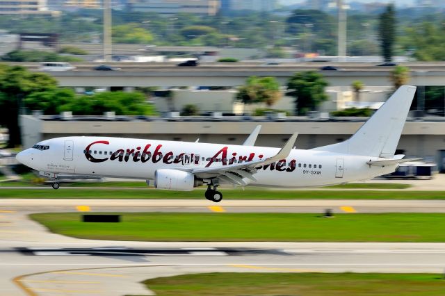 Boeing 737-800 (9Y-SXM) - Caribbean Airlines 9Y-SXM Arrival on RWY 28, FLL. Courtesy JT Occhialini ©