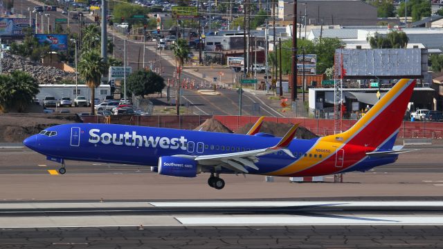 Boeing 737-800 (N8665D)