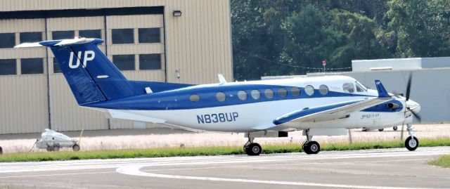 Beechcraft Super King Air 350 (N838UP) - This Wheels Up Beechcraft Super King Air 350 is awaiting takeoff, fall 2019.