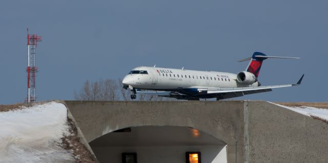 Canadair Regional Jet CRJ-700 (N374CA) - Landing at KBUF, runway 23.