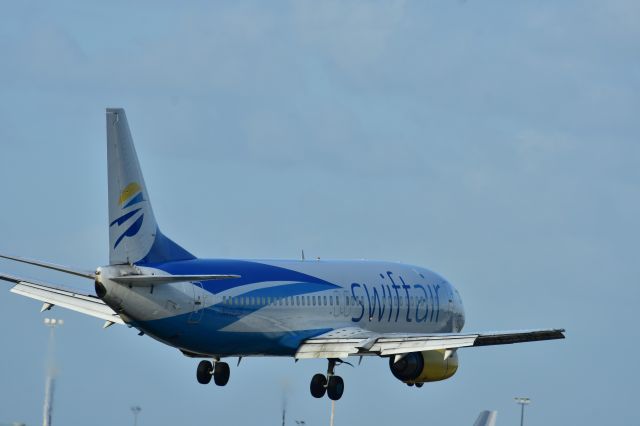 BOEING 737-400 (N418US)