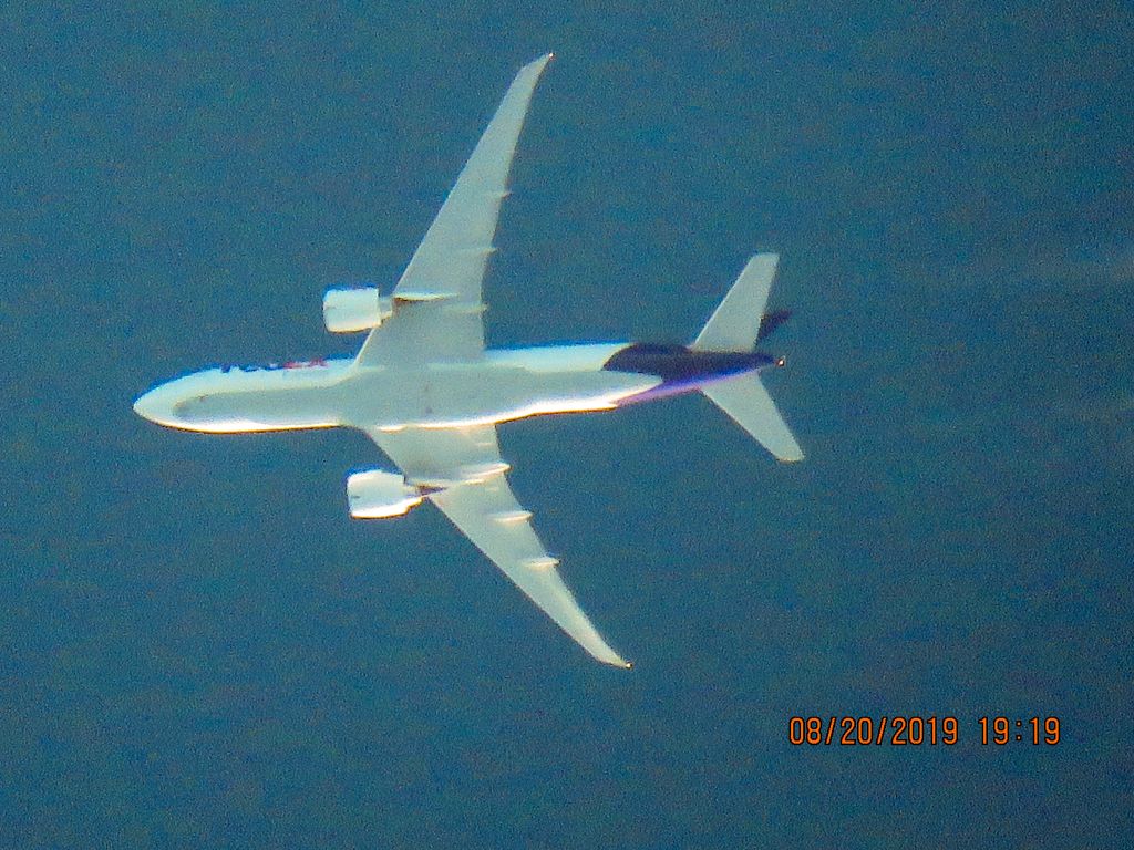 BOEING 777-200LR (N894FD)