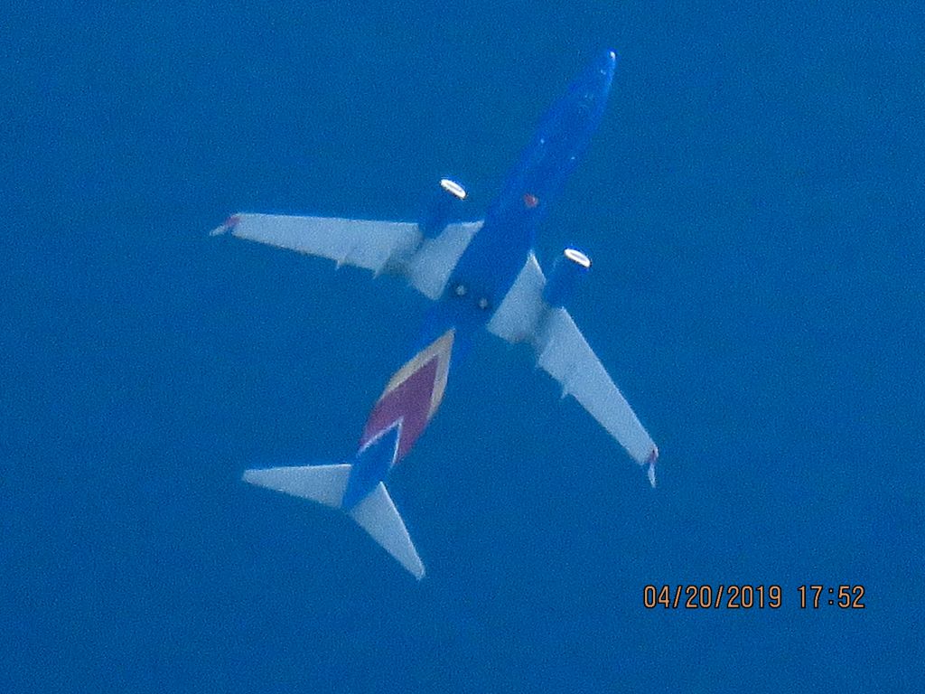 Boeing 737-800 (N8545V)