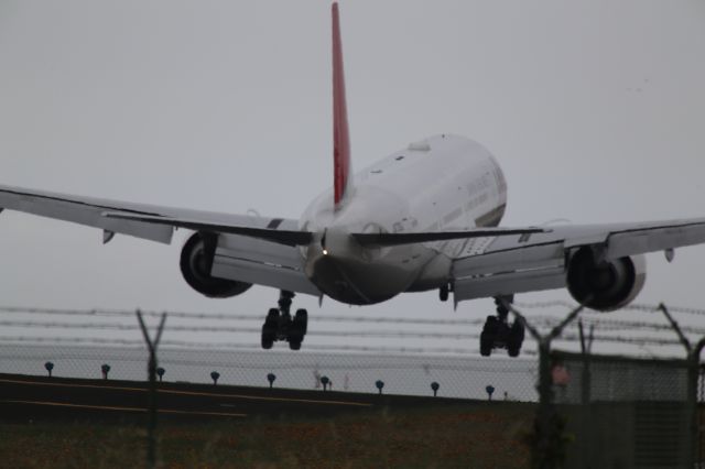 BOEING 777-300ER (JA739J)
